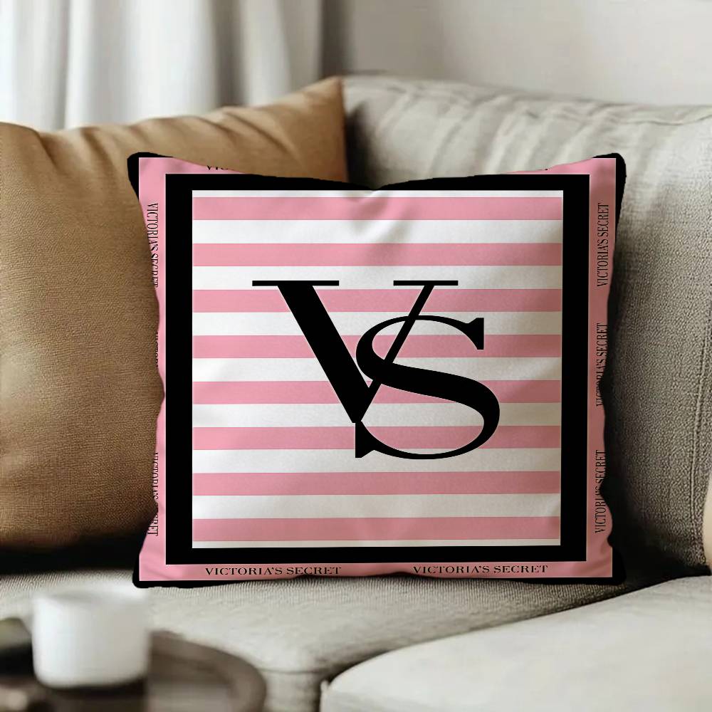 غطاء وسادة كلاسيكي بشعار V-Vic - مراجعة Home Fragrance Victoria Secret وسعره